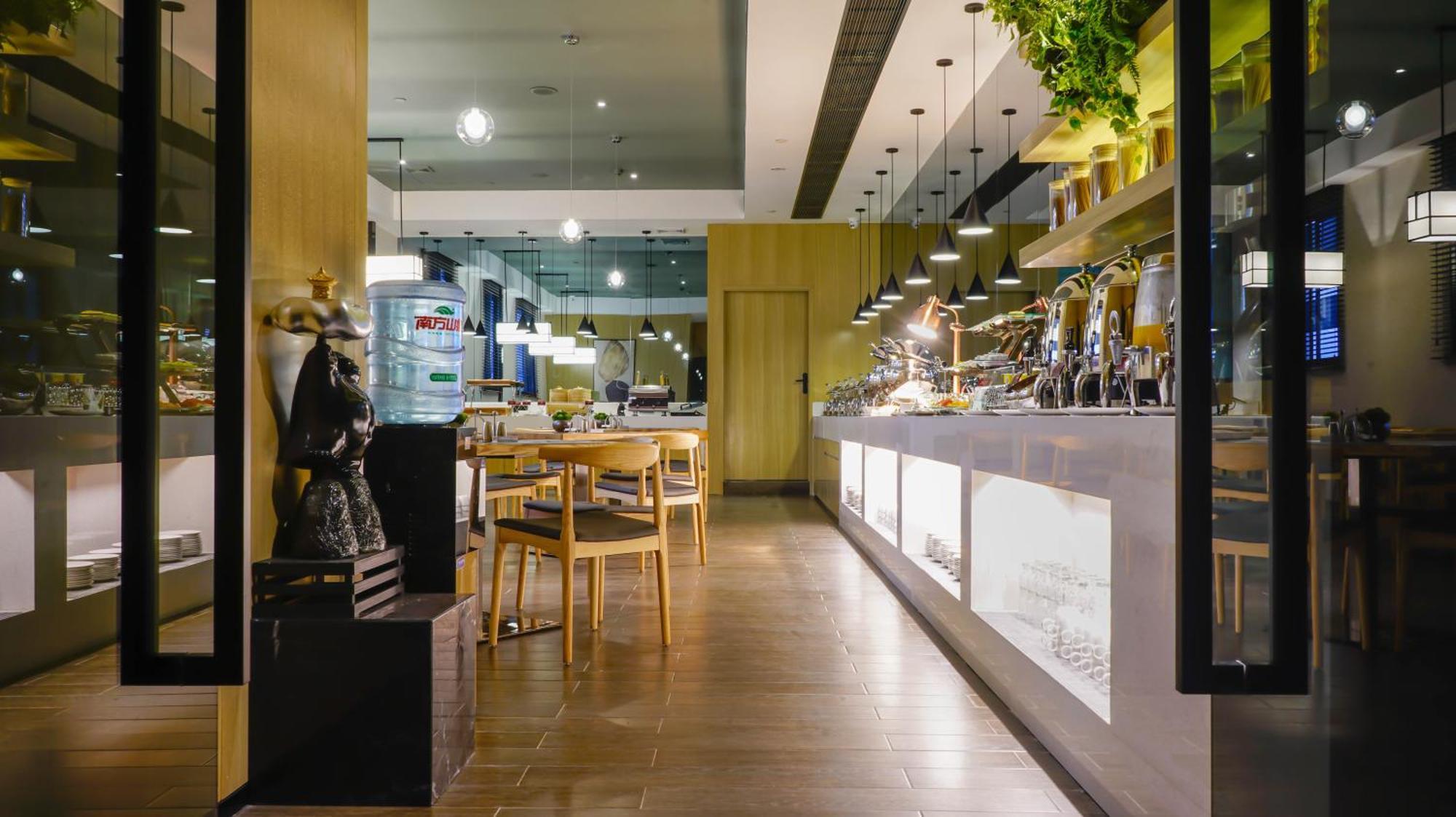 Paco Hotel Guangzhou Jiangtai Road Metro Branch Екстериор снимка