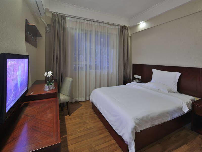Paco Hotel Guangzhou Jiangtai Road Metro Branch Екстериор снимка