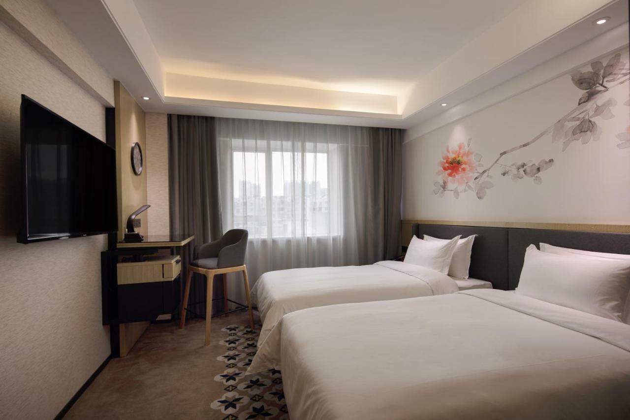 Paco Hotel Guangzhou Jiangtai Road Metro Branch Екстериор снимка